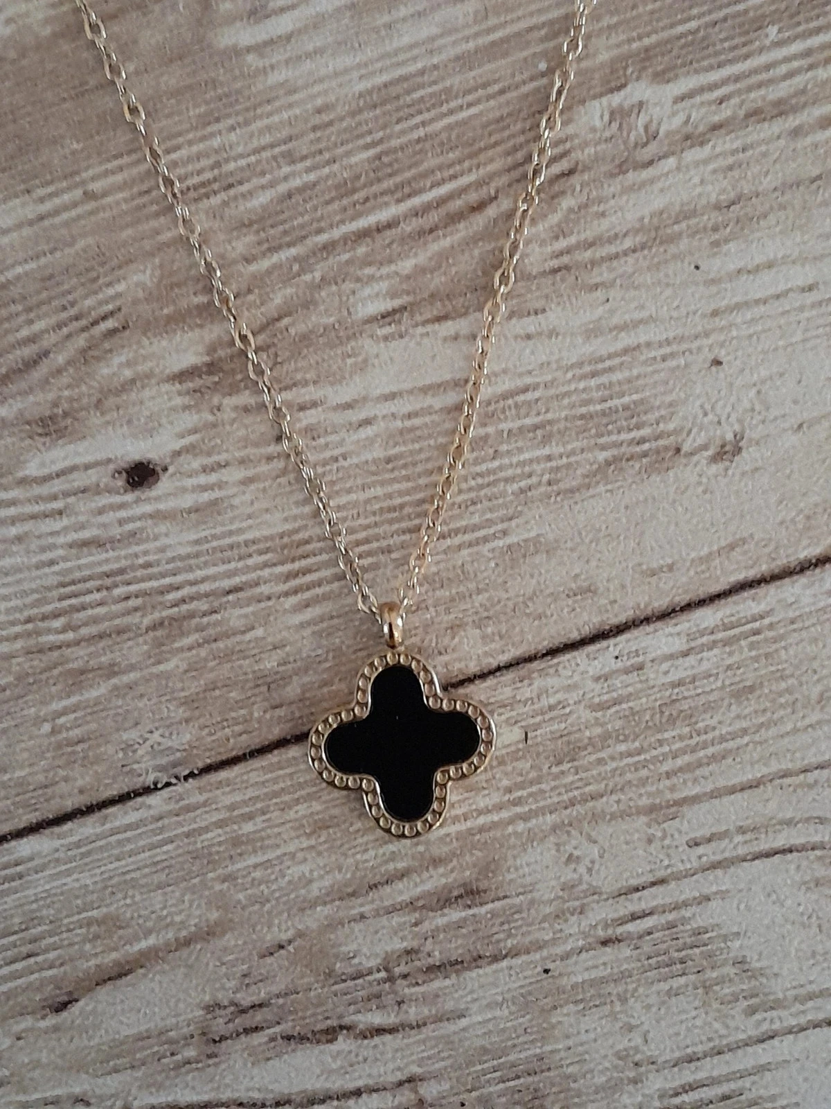 Collier avec pendentif, trèfle à quatre feuilles, noir et doré